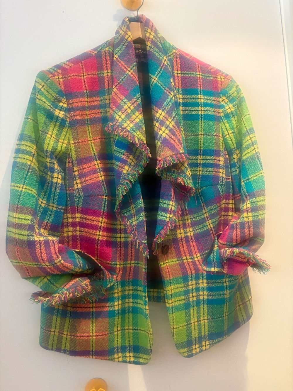 THE EVERYTHING BLAZER: A Structured, Celeb-worthy ESCADA. VIBRANT*CHIC*STATEMENT